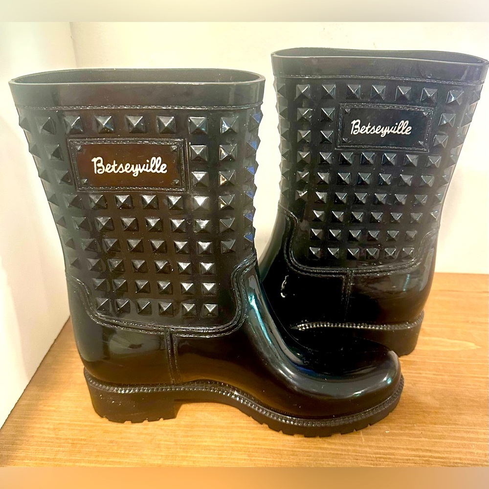 Betseyville by Betsey Johnson Black Studded Rain Boots, 39